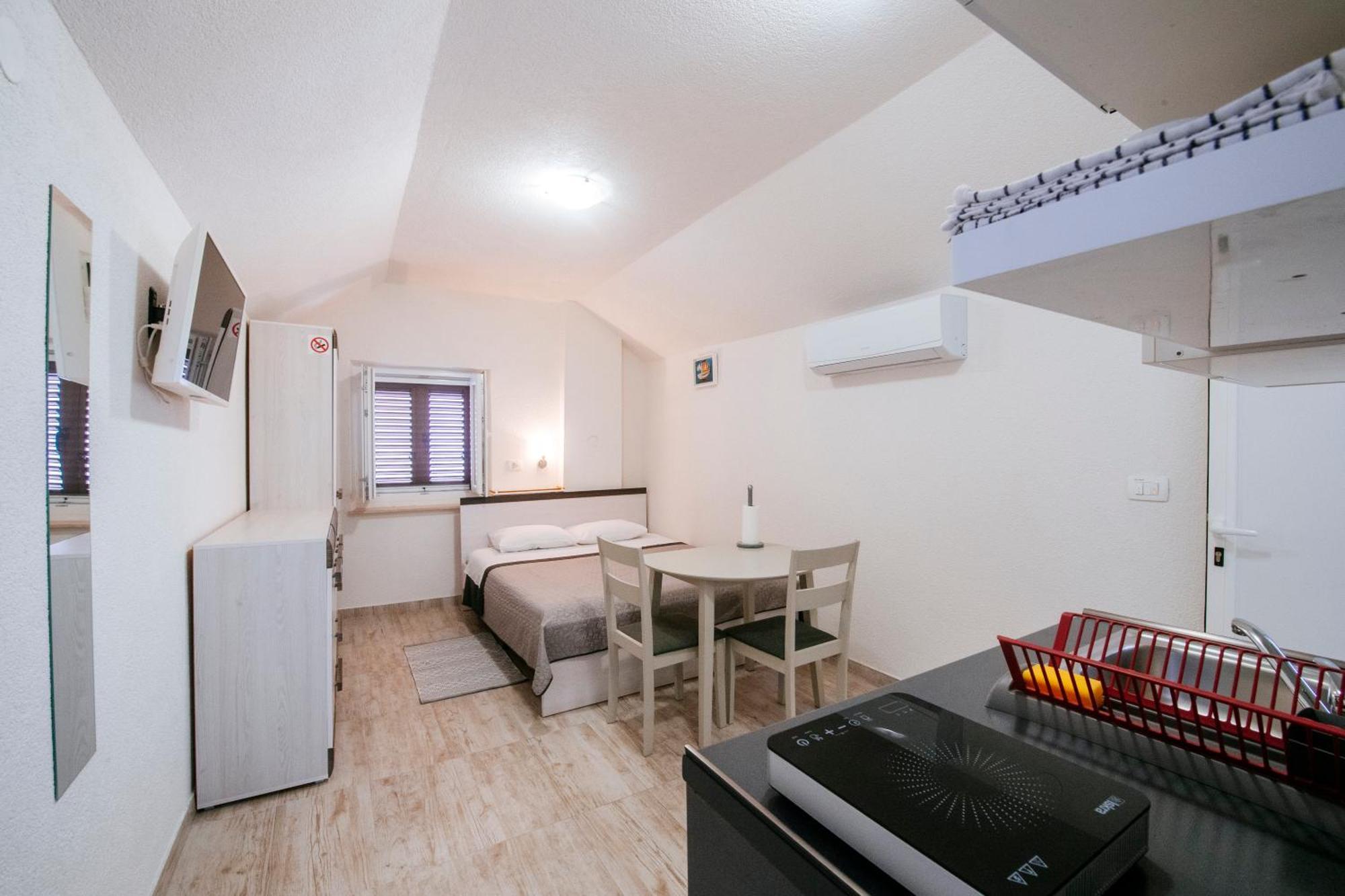 Appartement Ema House *